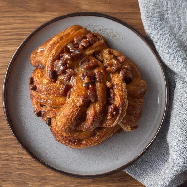 Butterscotch and Pecan Knot