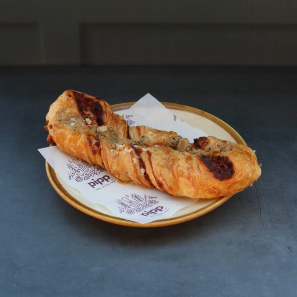 Triple Cheese and Tomato Twist